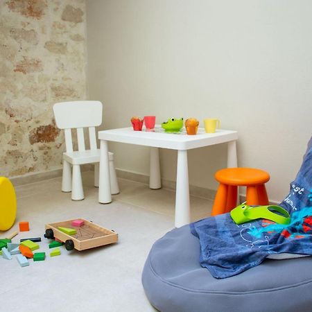V77 Seafront Suites Rethymno  Bagian luar foto