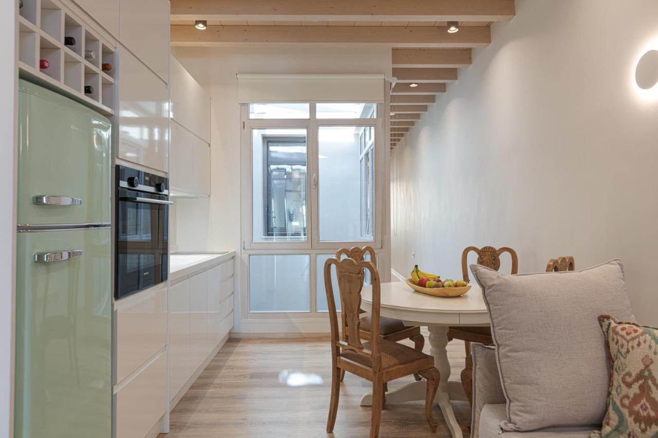 V77 Seafront Suites Rethymno  Bagian luar foto