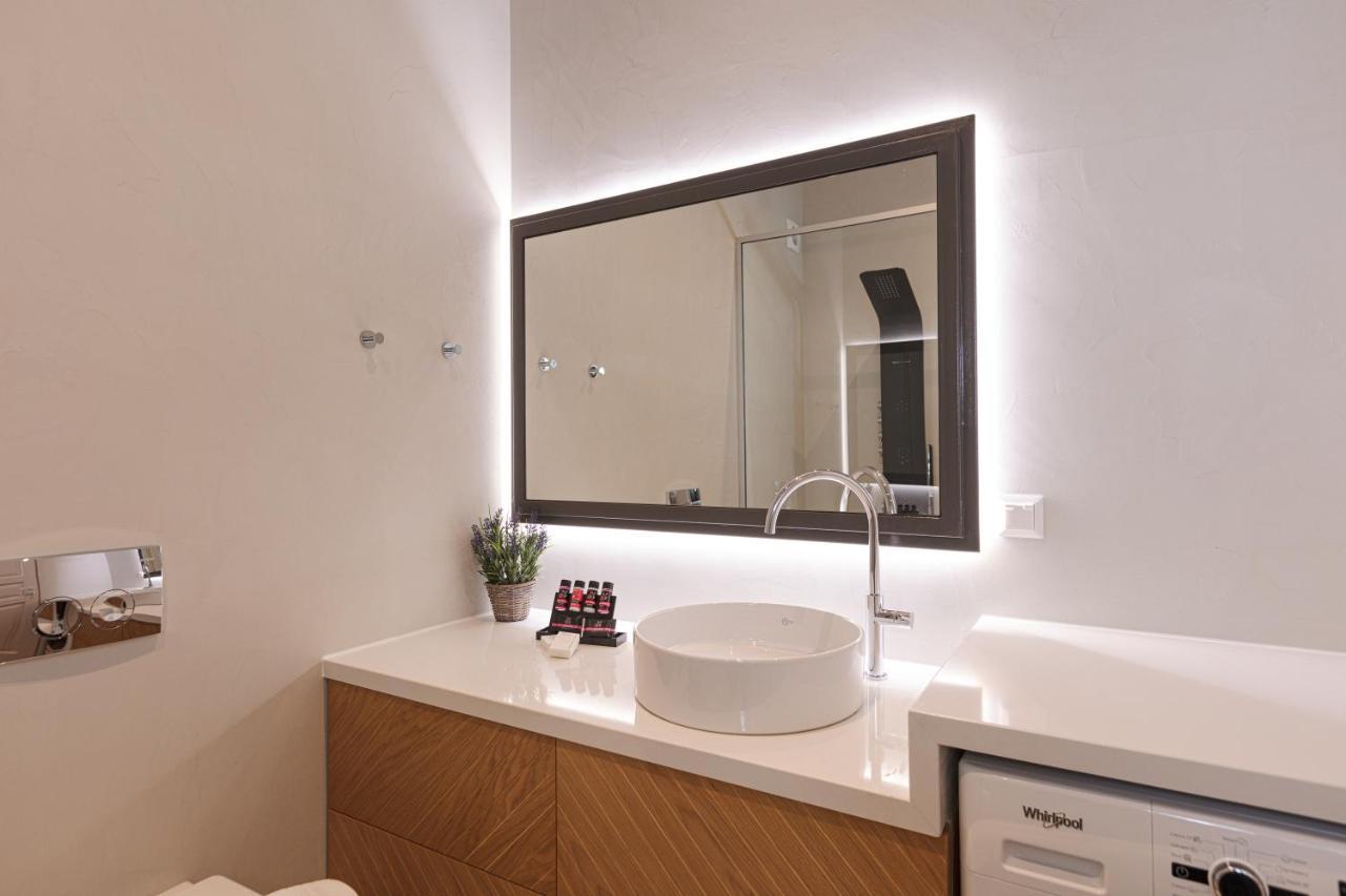 V77 Seafront Suites Rethymno  Bagian luar foto
