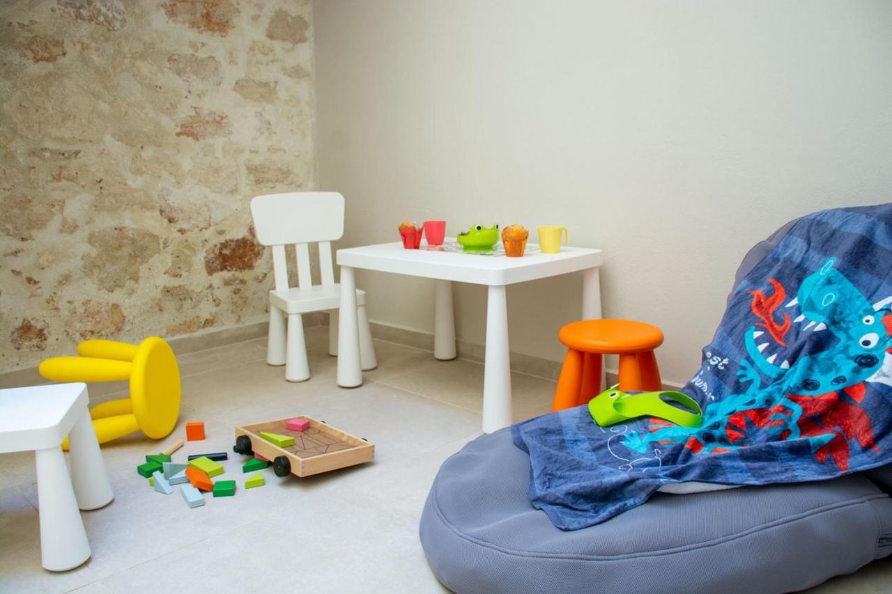 V77 Seafront Suites Rethymno  Bagian luar foto