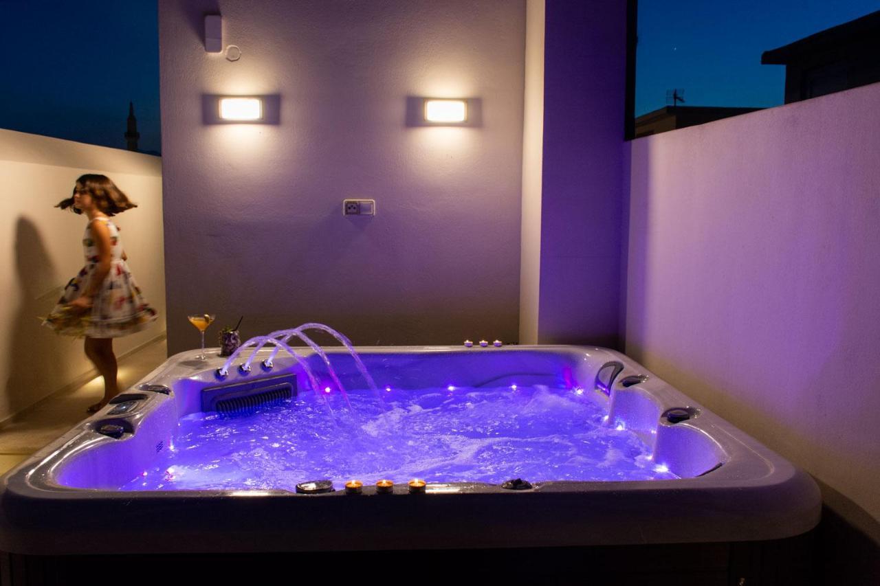 V77 Seafront Suites Rethymno  Bagian luar foto