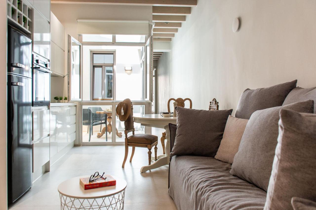 V77 Seafront Suites Rethymno  Bagian luar foto